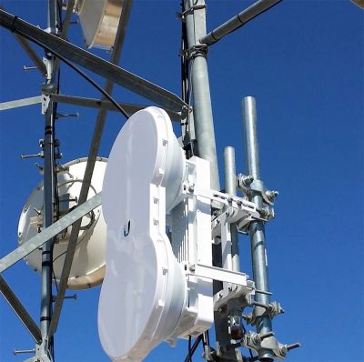  airfiber5-gallery-tower-installation2x